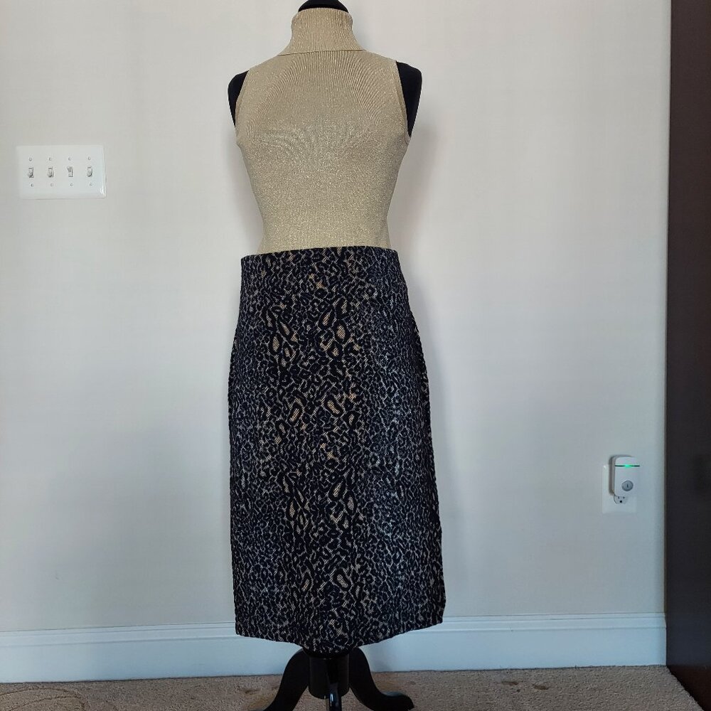 Worthington leopard skirt size XL. 60% polyester, 37% cotton,3% spandex